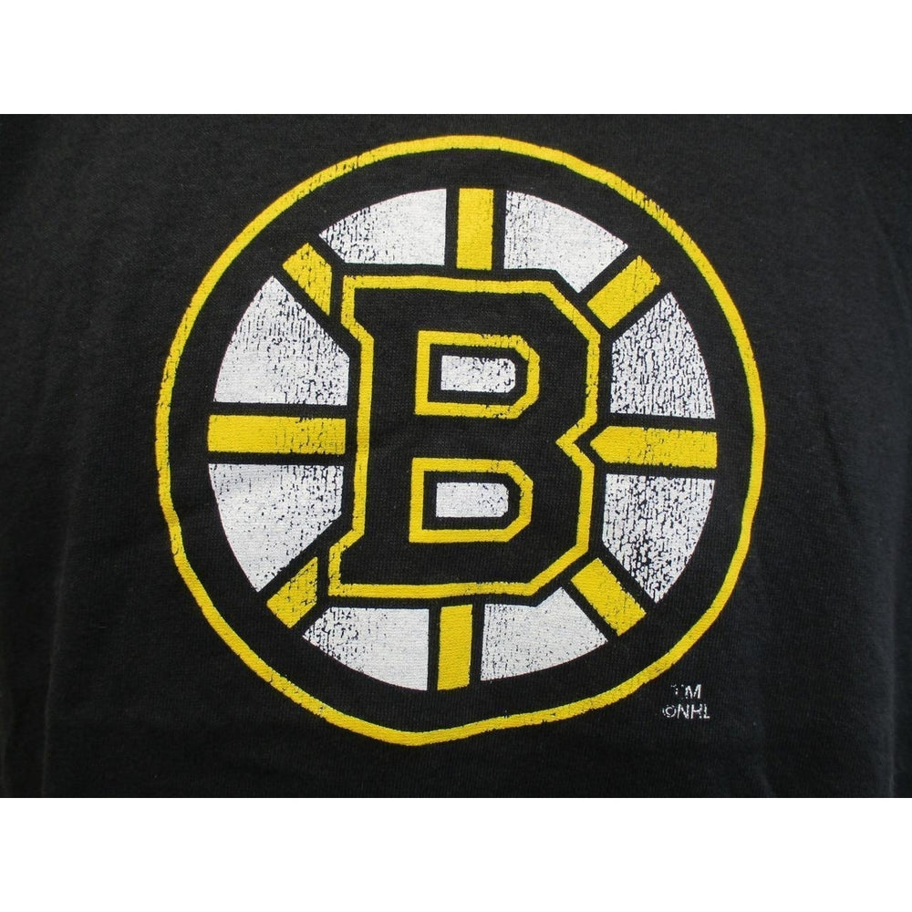 Boston Bruins Youth Size Large L Black Distressed Print Shirt MSRP 18 Image 2