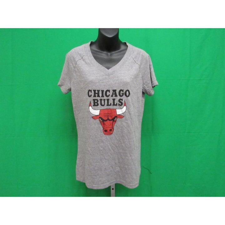 Chicago Bulls Womens Size L Large Light Gray Adidas V-Neck Shirt Image 1