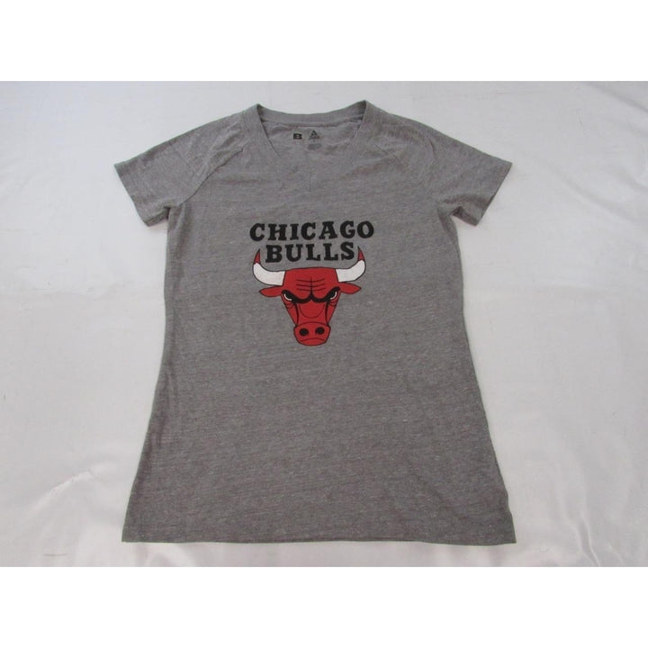 Chicago Bulls Womens Size L Large Light Gray Adidas V-Neck Shirt Image 2