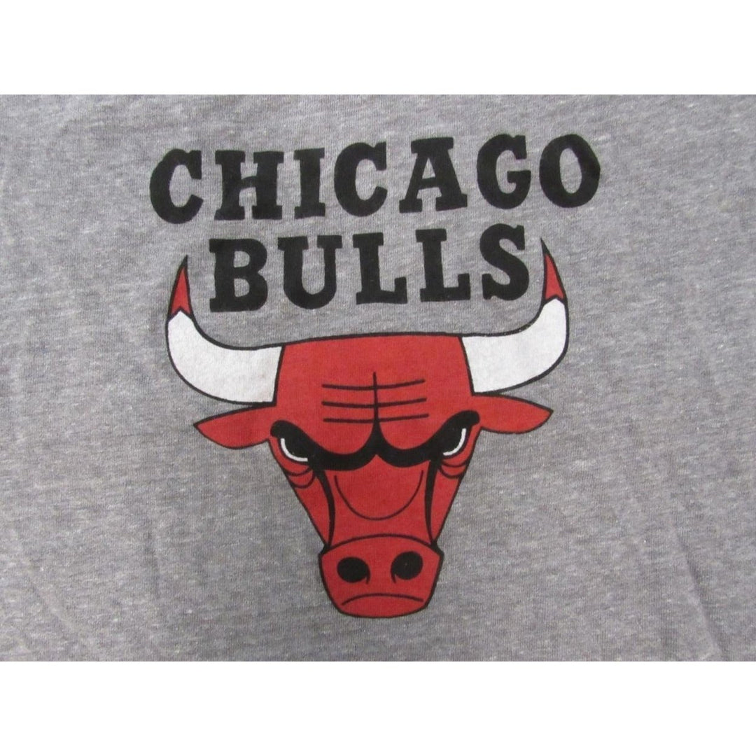 Chicago Bulls Womens Size L Large Light Gray Adidas V-Neck Shirt Image 4