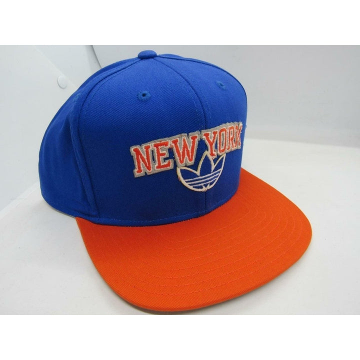 York Knicks Mens Blue Orange Size OSFA Adidas Snapback Flat Brim Hat 25 Image 1