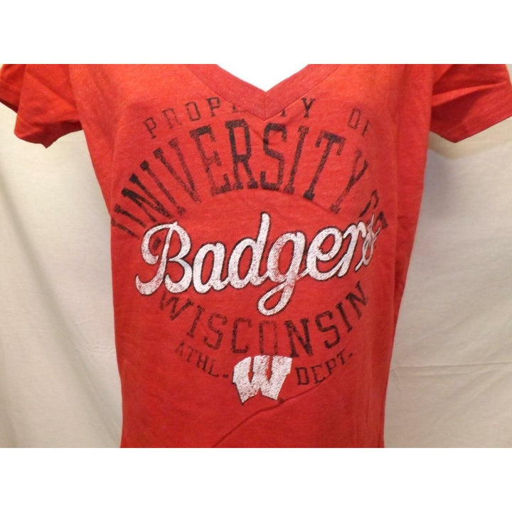 Wisconsin Badgers Womens Size M Medium Red V-Neck Shirt Image 2