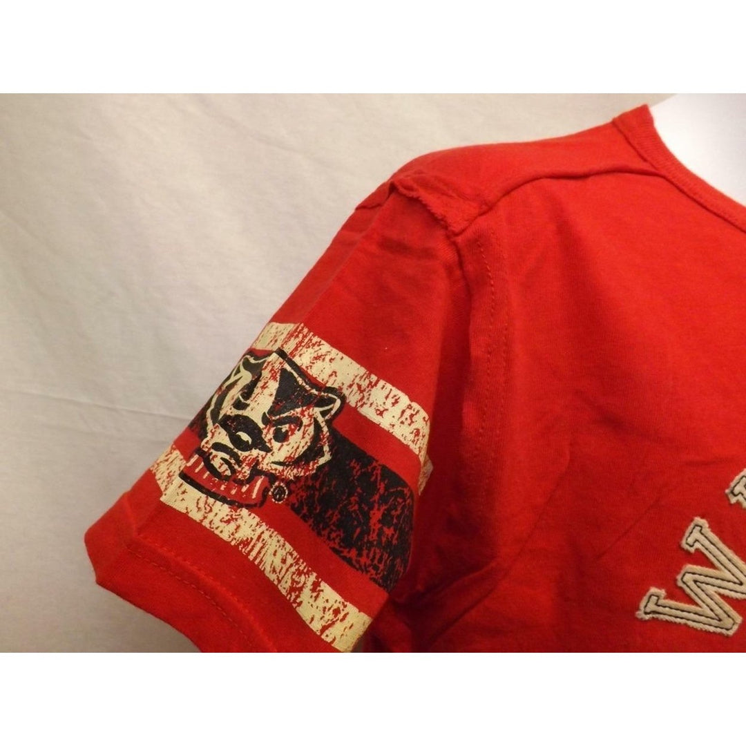 Wisconsin Badgers Youth Size M Medium Red Vintage Shirt Image 4