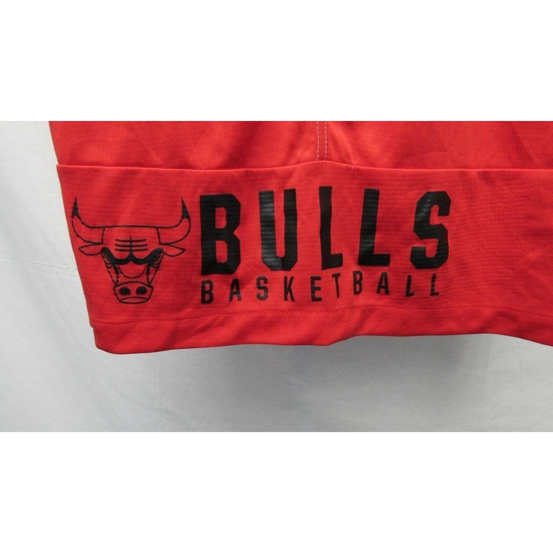 Chicago Bulls Mens Size XL Adidas Red/Gray Shorts 40 Image 3