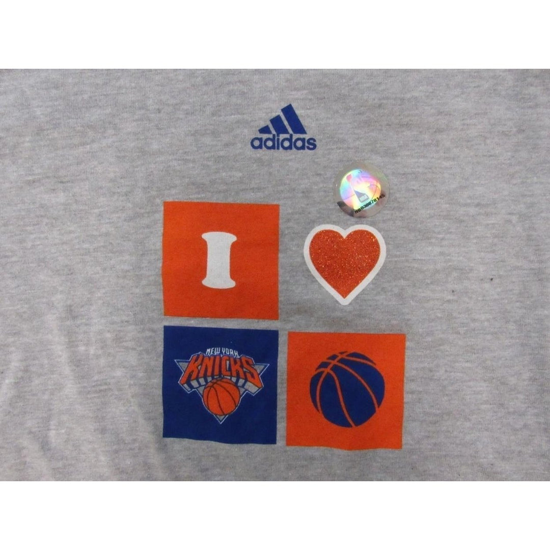 York Knicks "I Love Knicks Basketball" Womens Size M Adidas Gray Shirt Image 3