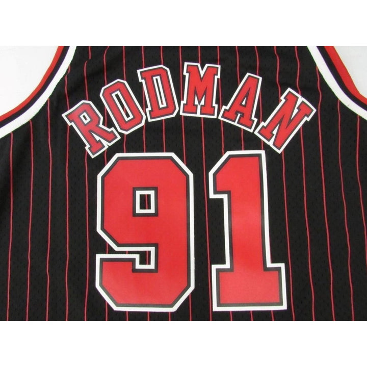 1995-96 Dennis Rodman 91 Chicago Bulls Mens 2XL Mitchell and Ness Swingman Jersey Image 3