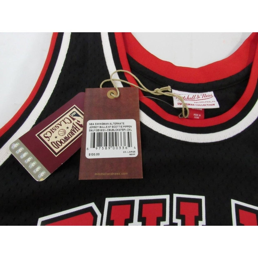 1997-98 Scottie Pippen 33 Bulls Mens Mitchell and Ness Swingman Jersey 130 Image 2