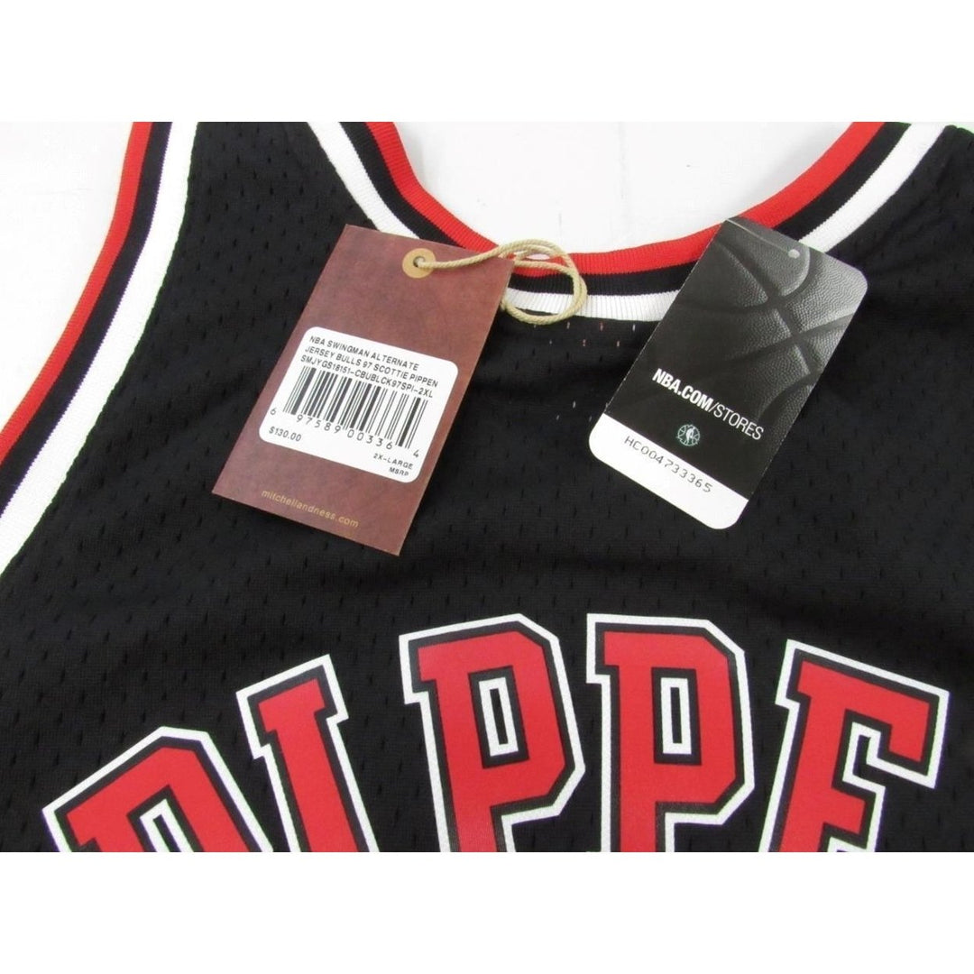 1997-98 Scottie Pippen 33 Bulls Mens Mitchell and Ness Swingman Jersey 130 Image 4