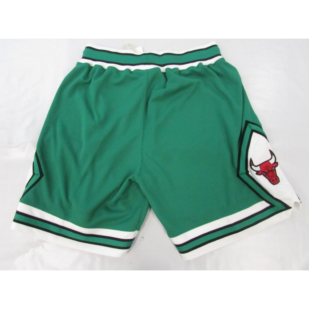 2008-2009 Chicago Bulls Mens L Mitchell and Ness Green Authentic Game Shorts 125 Image 2