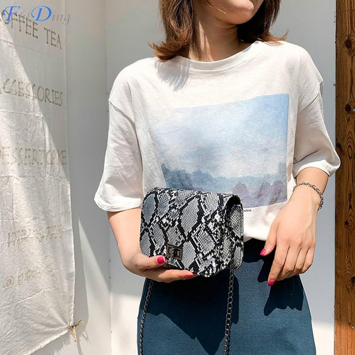 Women Serpentine Messenger Bag Small Square Shoulder Bags PU Leather Snake Print Chain Crossbody Bags For Women 2020 Image 1