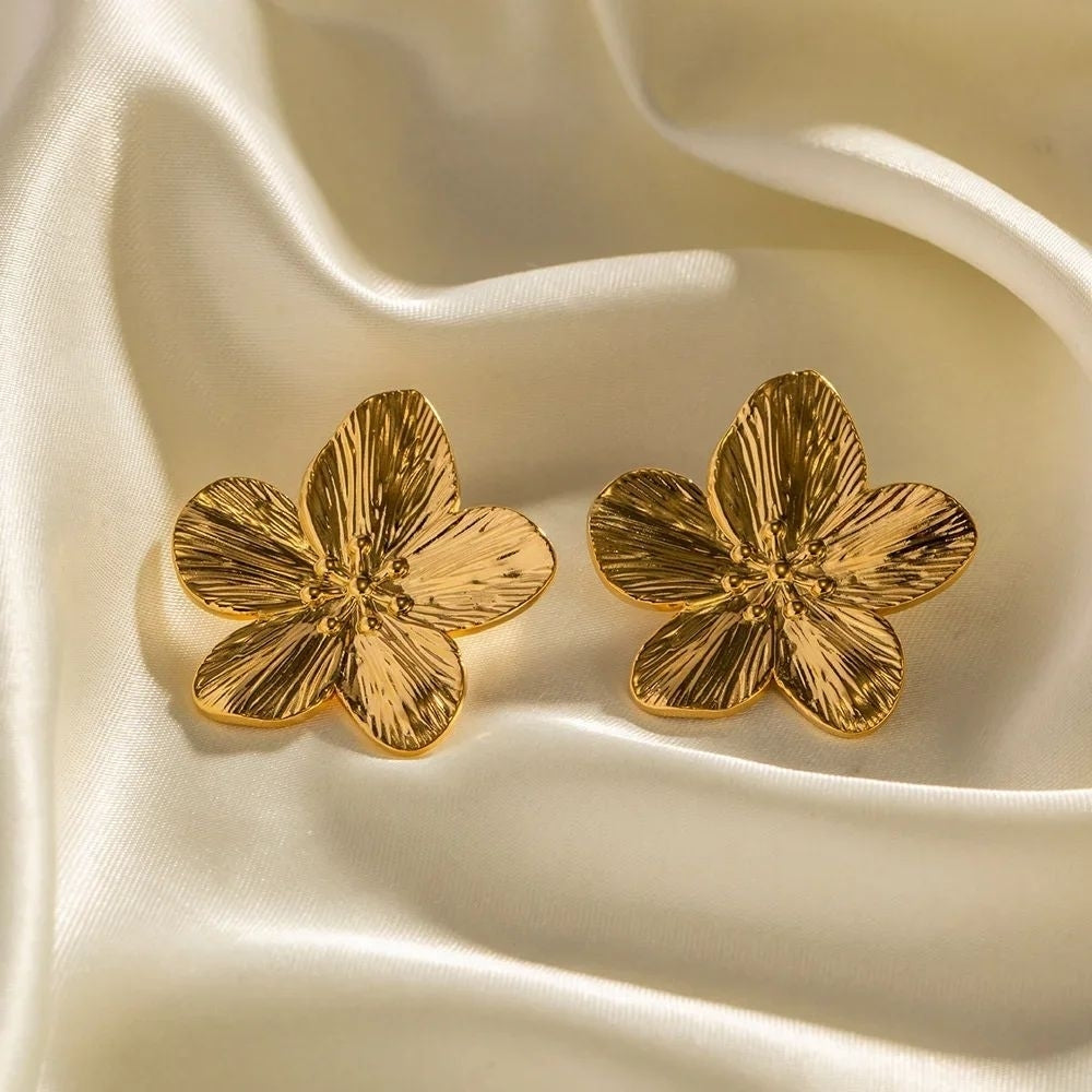 Gold Vintage Flower Stud Earrings French Fashion Alloy Jewelry for Womens Parties Image 2