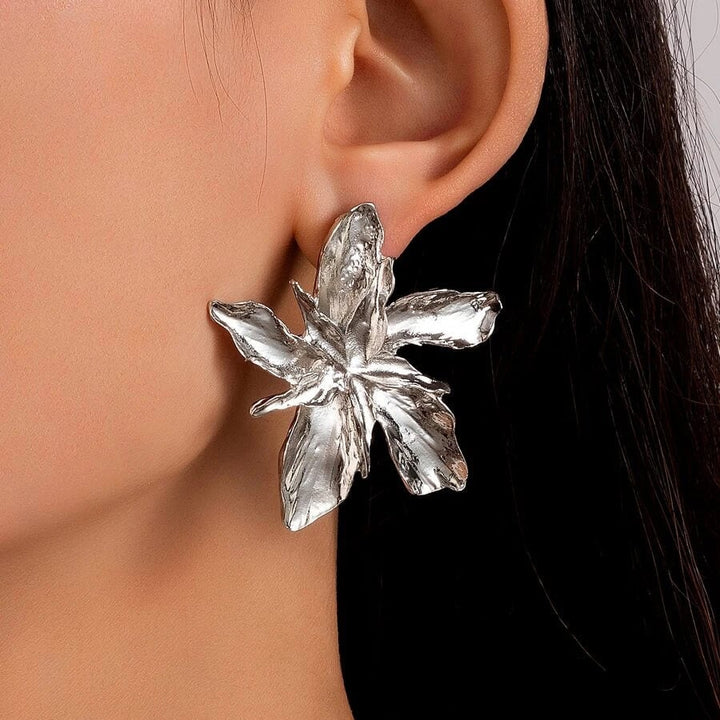 4-Pairs: Womens Textured Metal Flower Design Stud Earrings Image 1