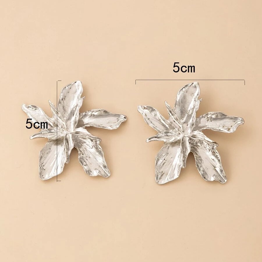 4-Pairs: Womens Textured Metal Flower Design Stud Earrings Image 7