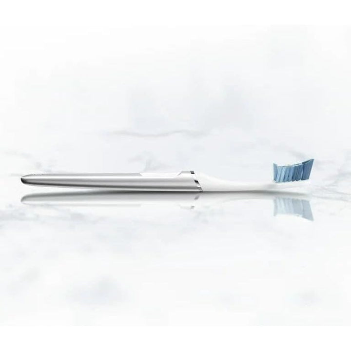 Oral-B Clic Deluxe Starter Kit Manual Toothbrush with 3 Brush Heads and Magnetic Brush Mount Image 6