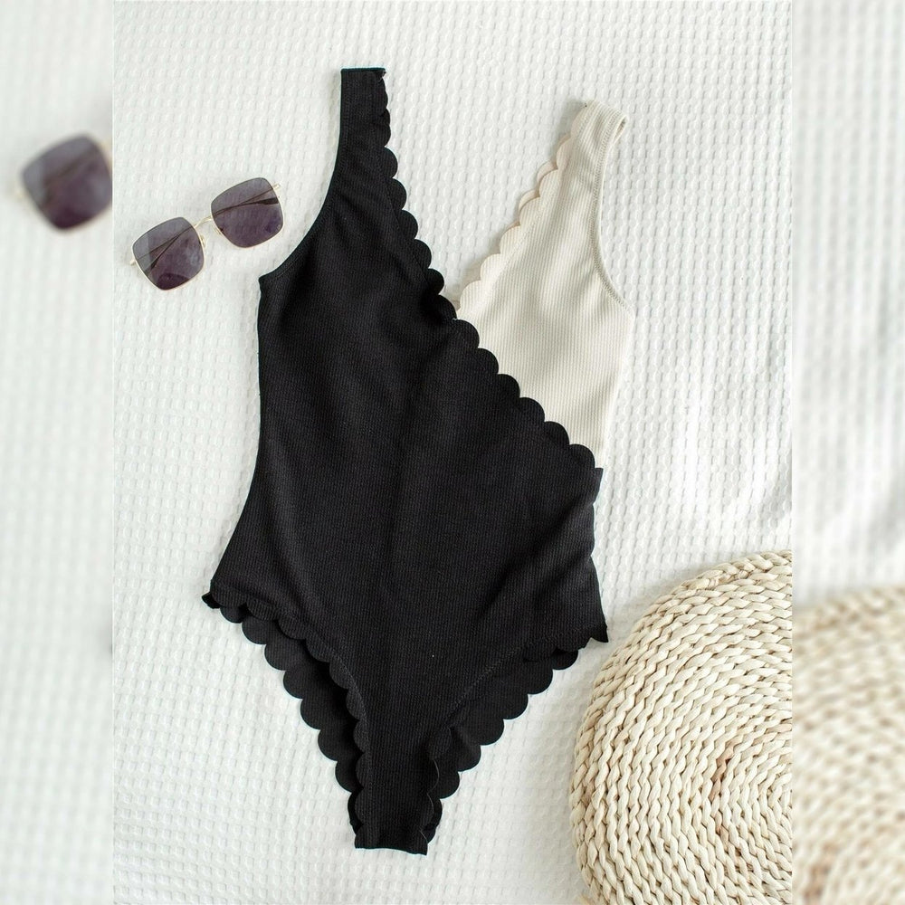 Two Tone Scallop Trim One Piece Swimsuit Image 2