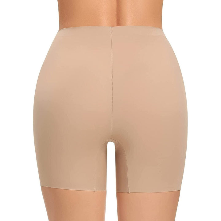 Womens Seamless Shaping Shorts Image 2