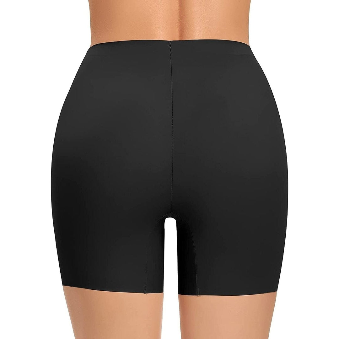 Womens Seamless Shaping Shorts Image 4