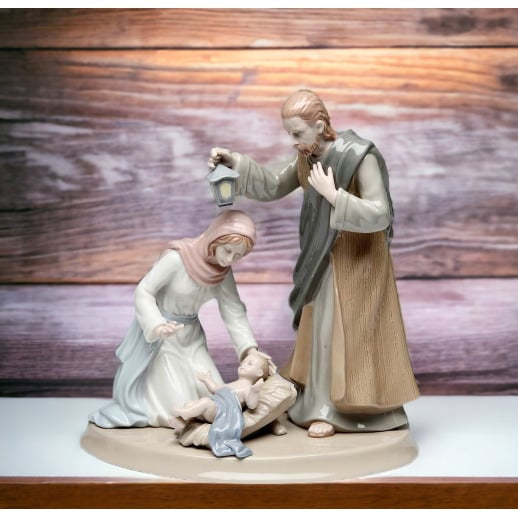 Holy Family Figurine 9 3/4" x 6 1/2" x 10 1/4" Statues Image 2