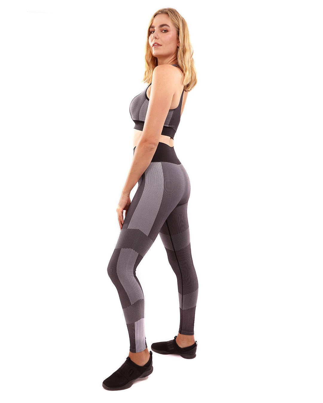 Arleta Seamless Leggings and Sports Bra Set - Black Image 3