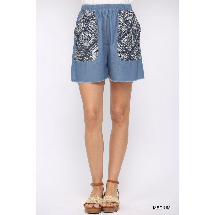 Denim And Print Pockets Elastic Waist Shorts With Raw Hem Image 1