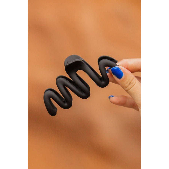 Black Wave Shape Resin Large Hair Claw Clip Image 2