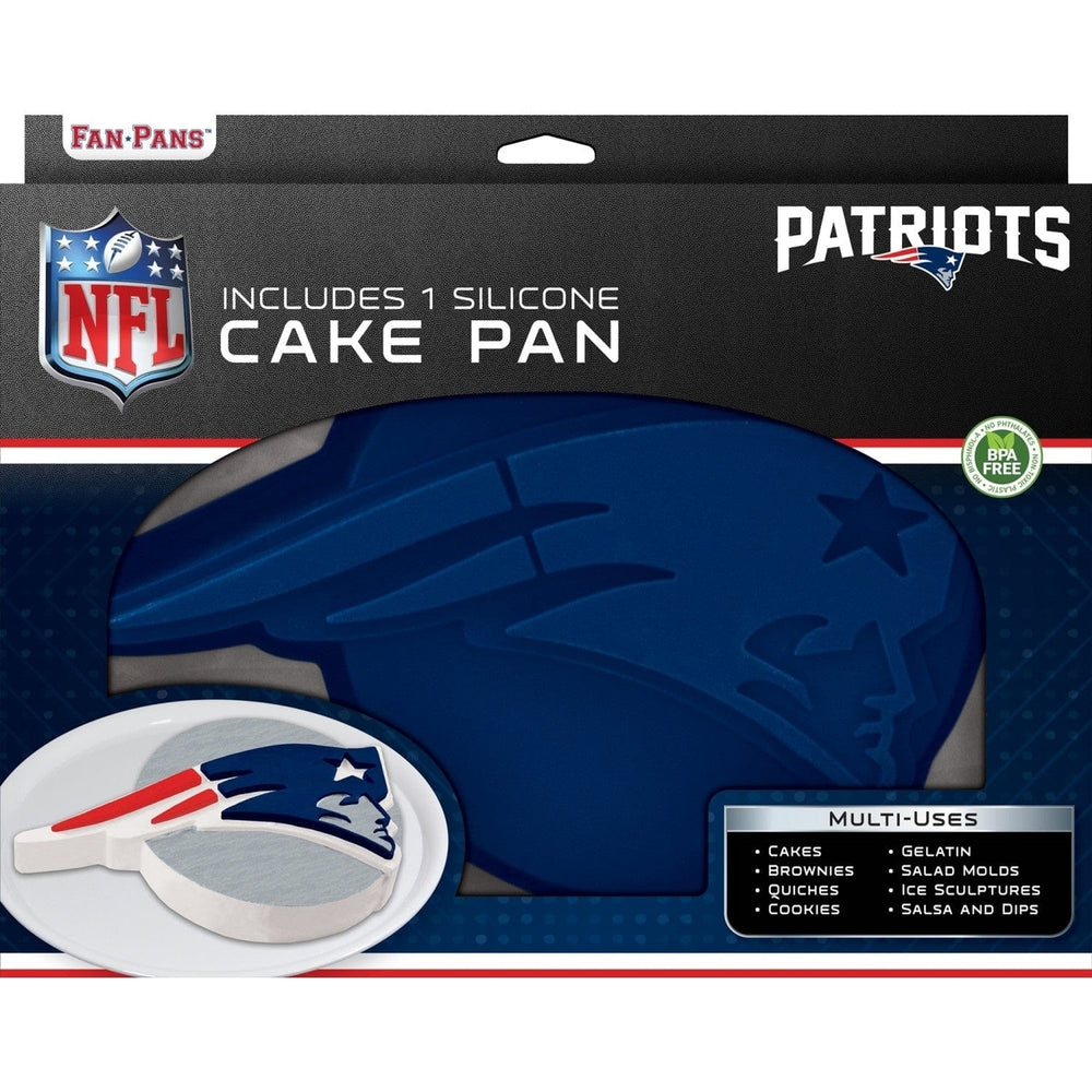 England Patriots Silicone Cake Pan Non-Stick NFL Baking Accessory 9x13 inches Image 2