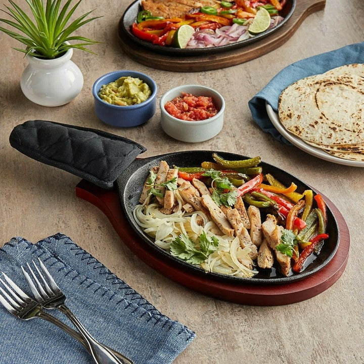 9 1/4" x 7" Oval Pre-Seasoned Cast Iron Fajita Skillet with Handle (4 Skillets) Image 4