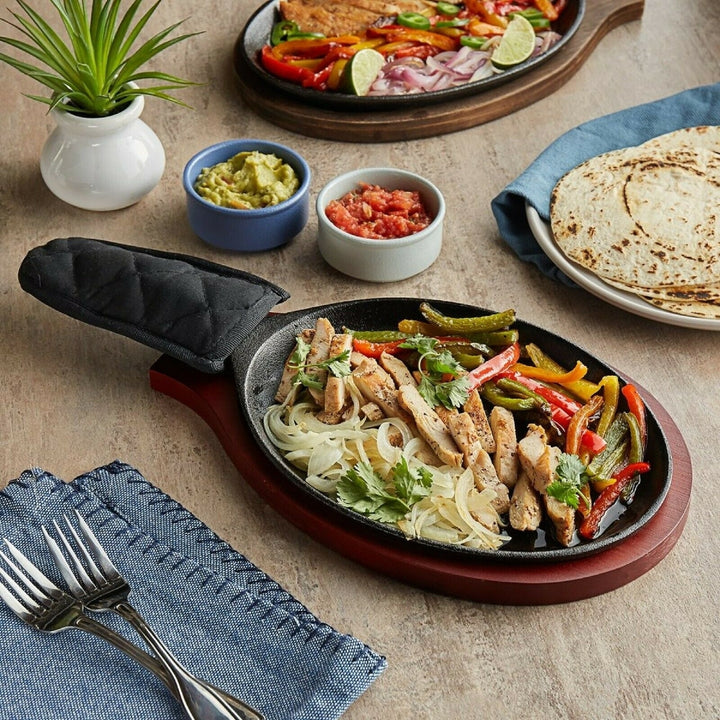 9 1/4" x 7" Oval Pre-Seasoned Cast Iron Fajita Skillet with Handle (2 Skillets) Image 4