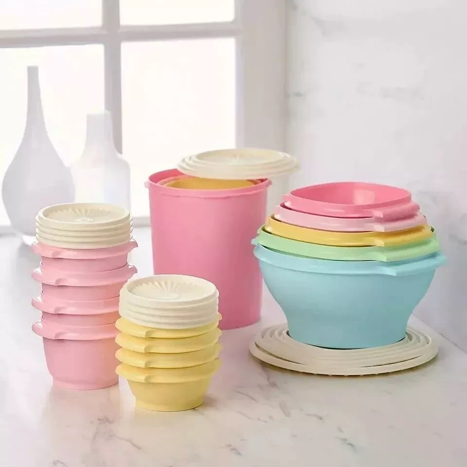 Tupperware Heritage 16 Container Set Image 2