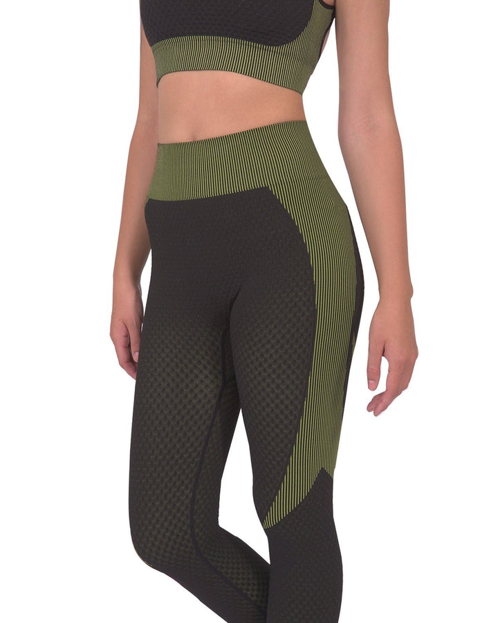 Trois Seamless Legging - Black with Green Image 2